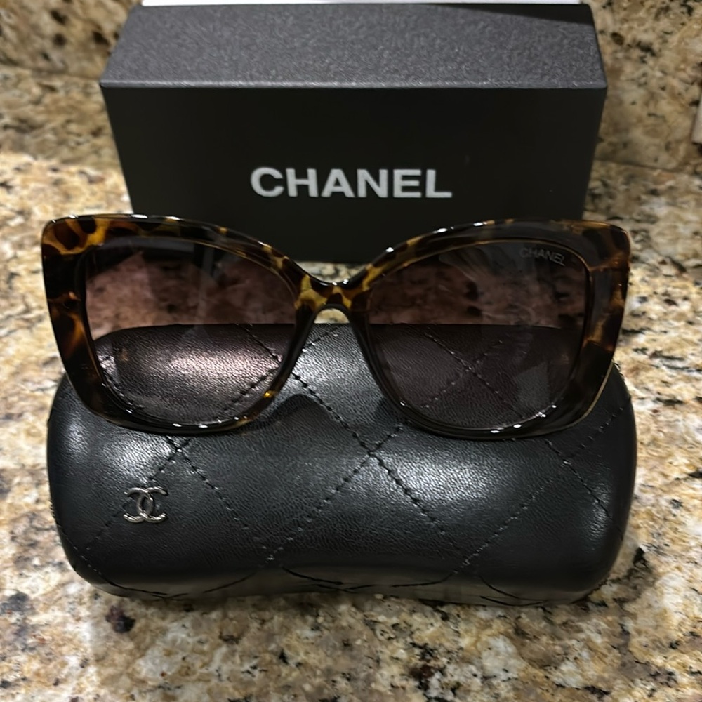 NIB Chanel sunglasses  d u p e